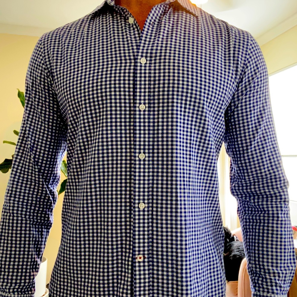 Men’s Medium Tommy Hilfiger Slim Fit Dress Shirt. 15 1/2 34/35. Blue and White